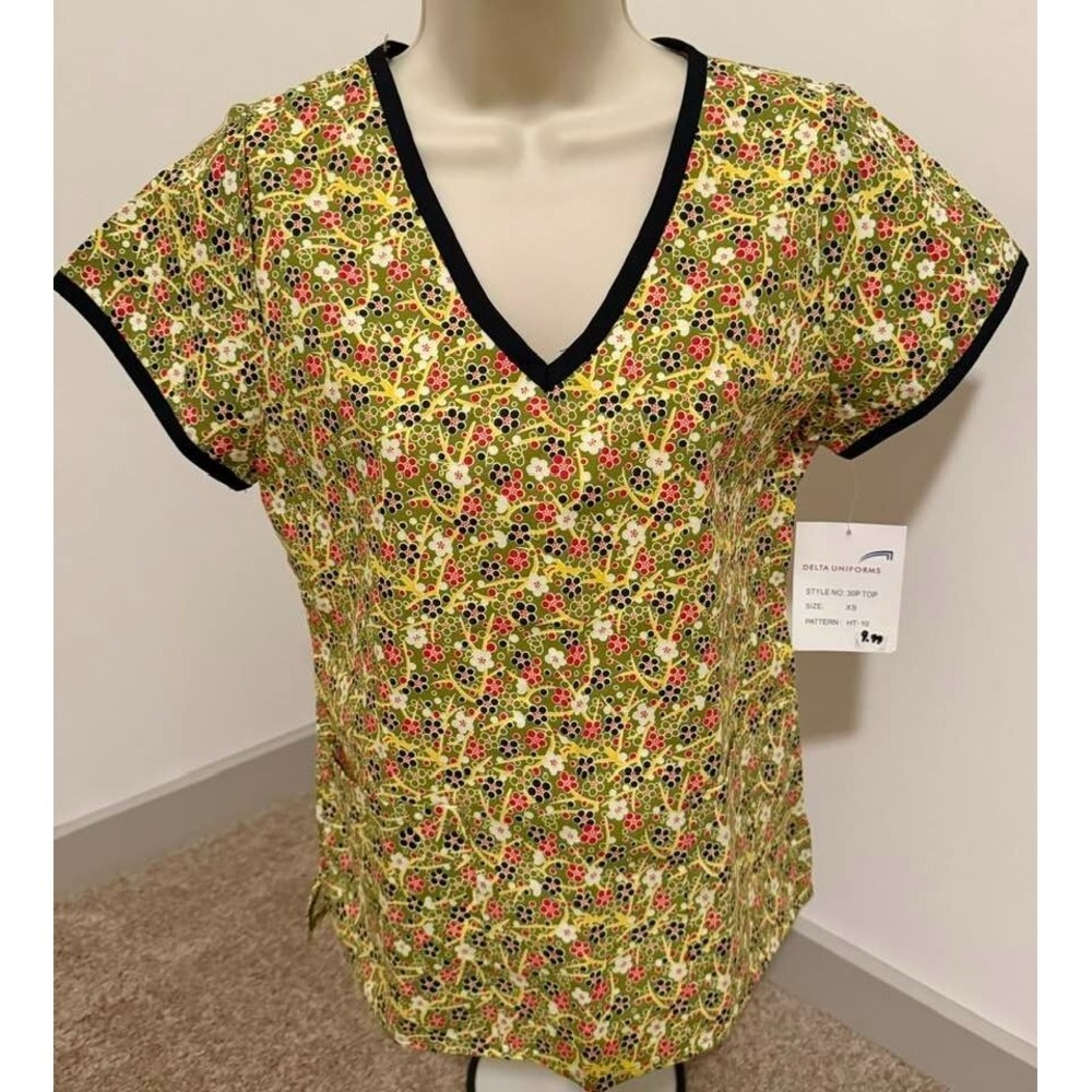 DELTA WOMENS SIZE XSMALL SCRUB TOP NEW WITH TAGS‎ FLORAL PRINT